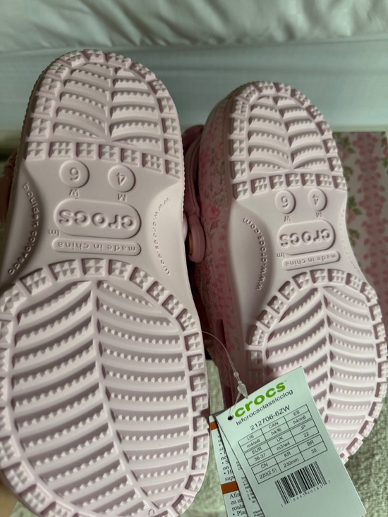 Pink Love shack crocs - Picture 4 of 4